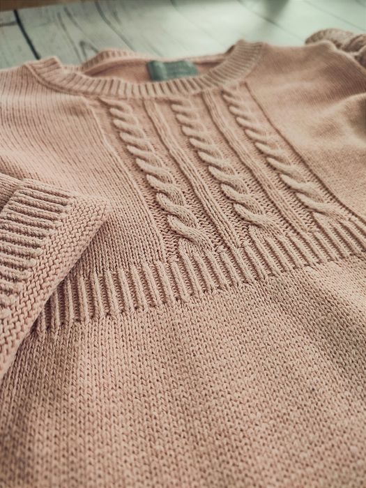 Bladoróżowa sukienka sweterkowa warkoczowym splot 98 2-3 lata