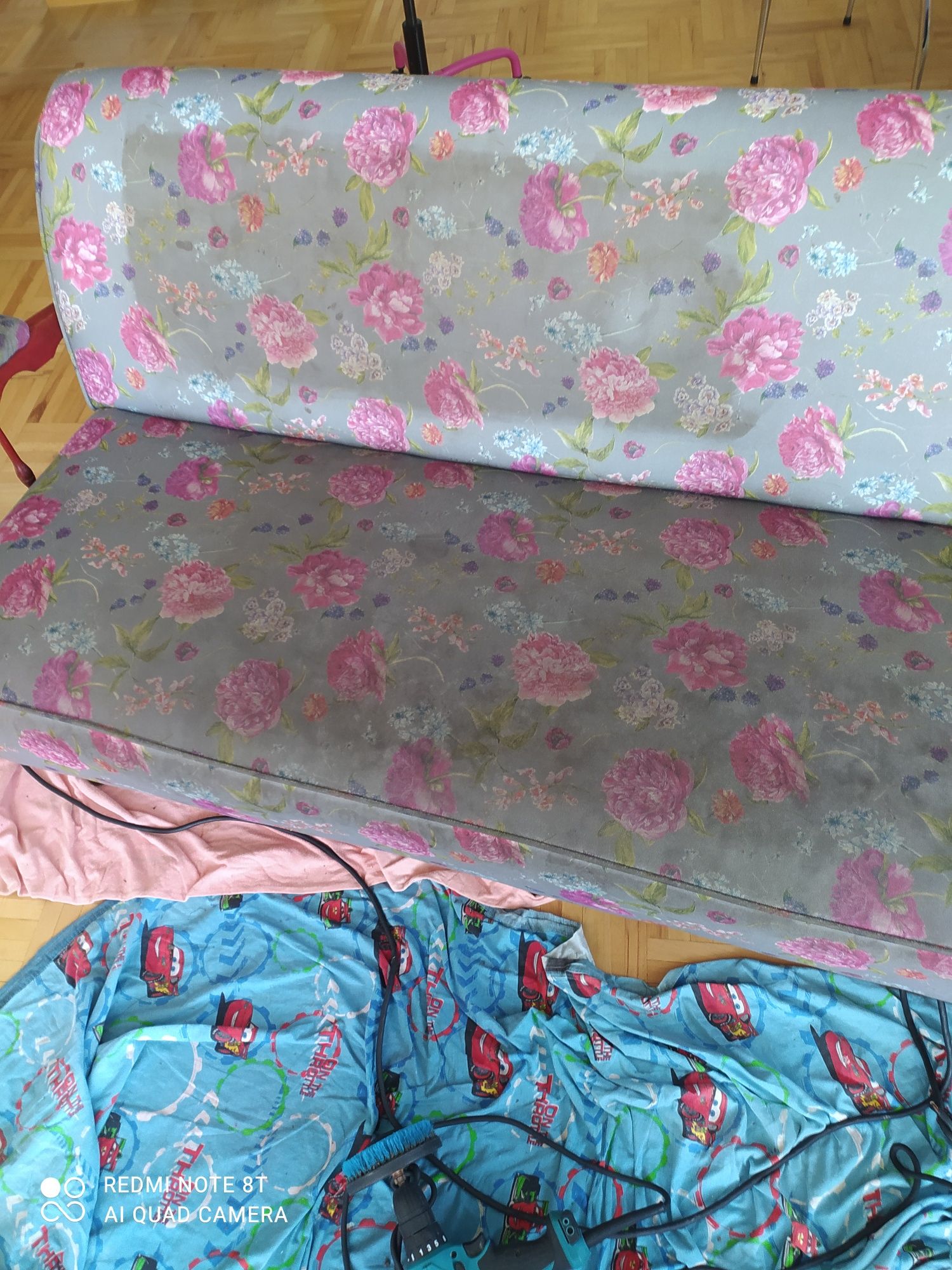 Profesjonalne Czyszczenie mebli tapicerowanych dywanów wykładzin