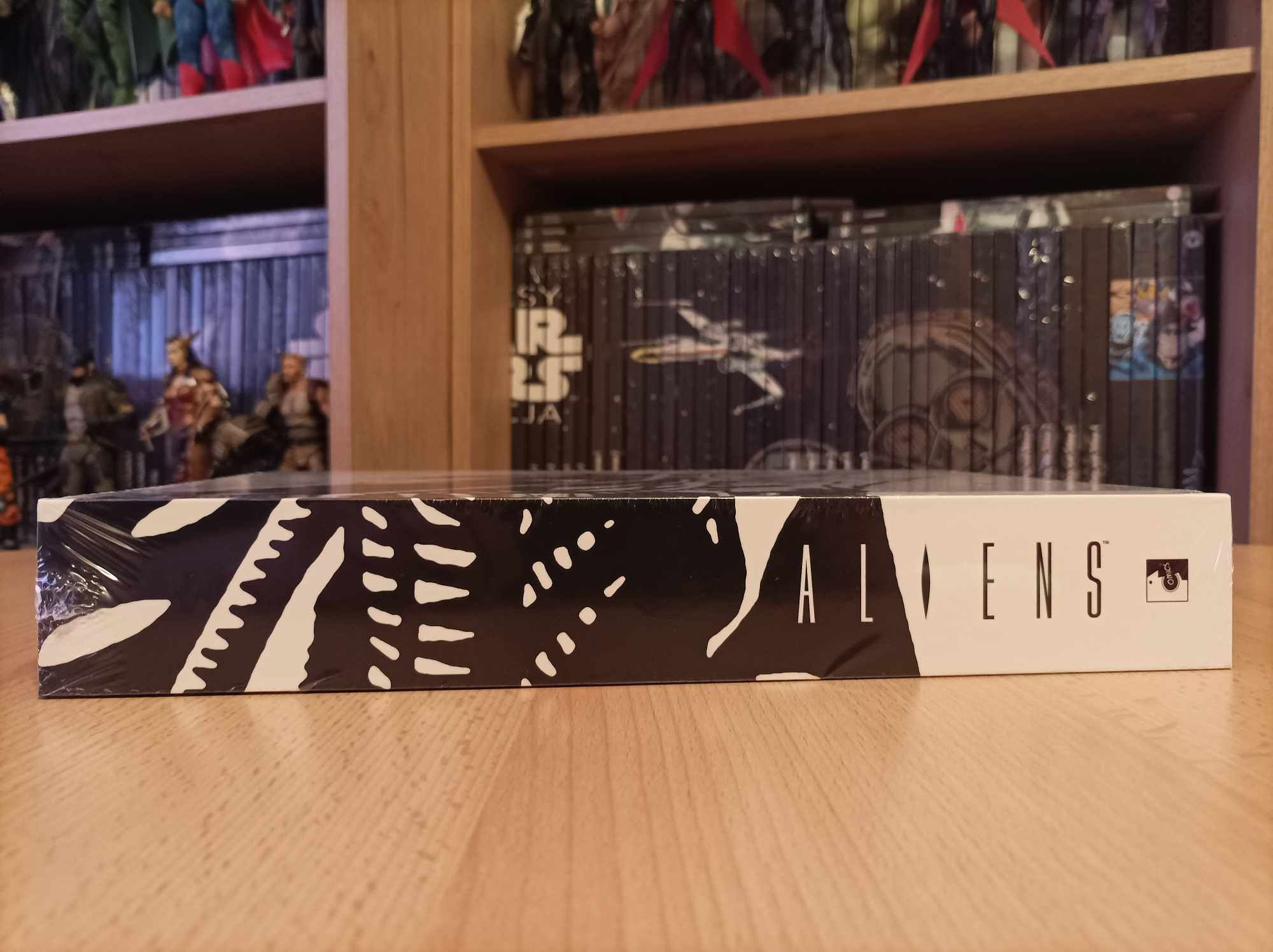 Aliens black and white classic omnibus