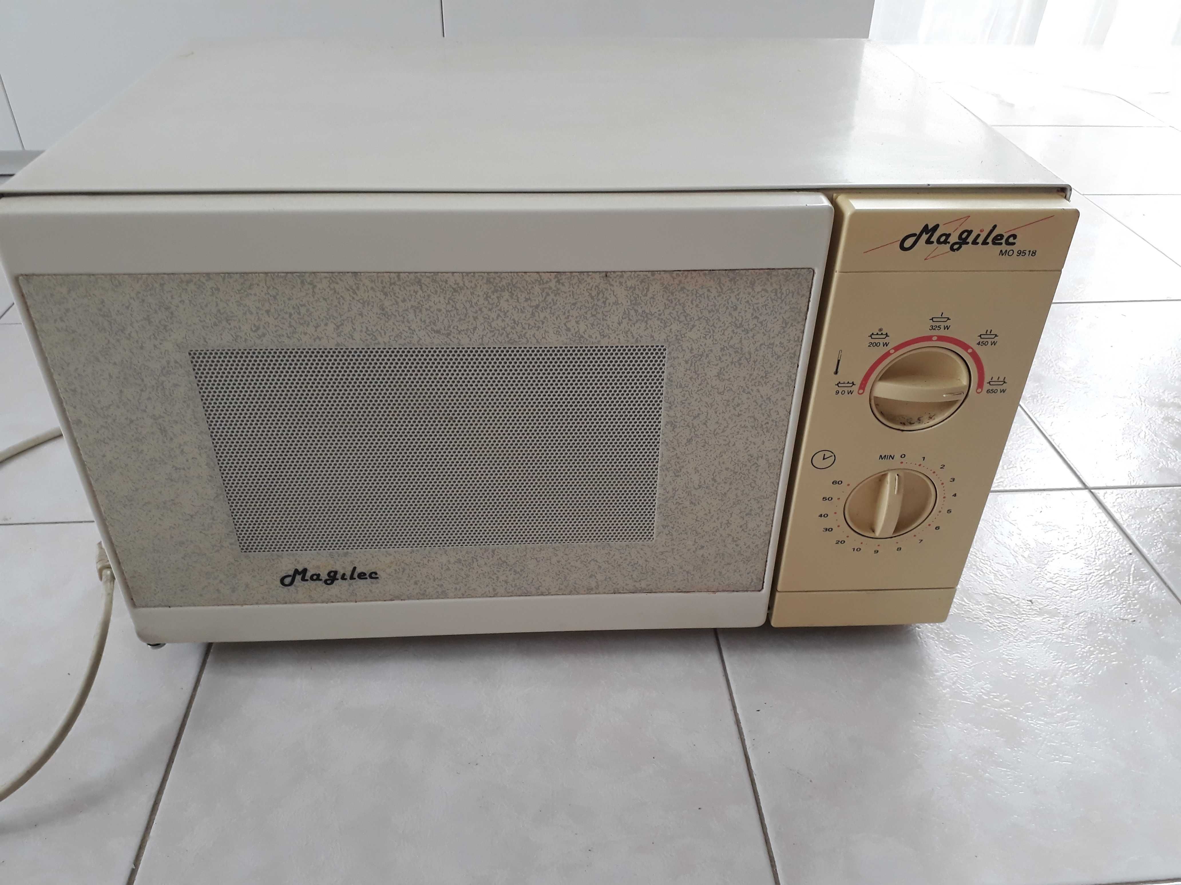 Forno micro ondas Magilec