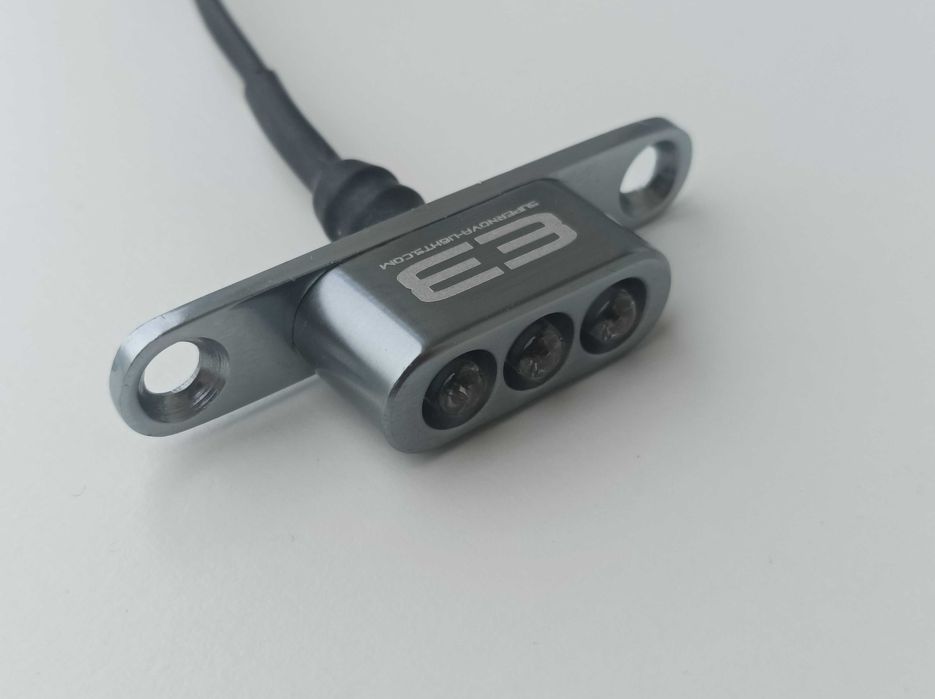 Supernova E3 Tail Light 2 – tylna lampka na dynamo, 50 mm do bagażnika