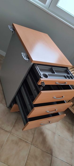 Secretária de canto com módulo de gavetas + cadeira (oferta)