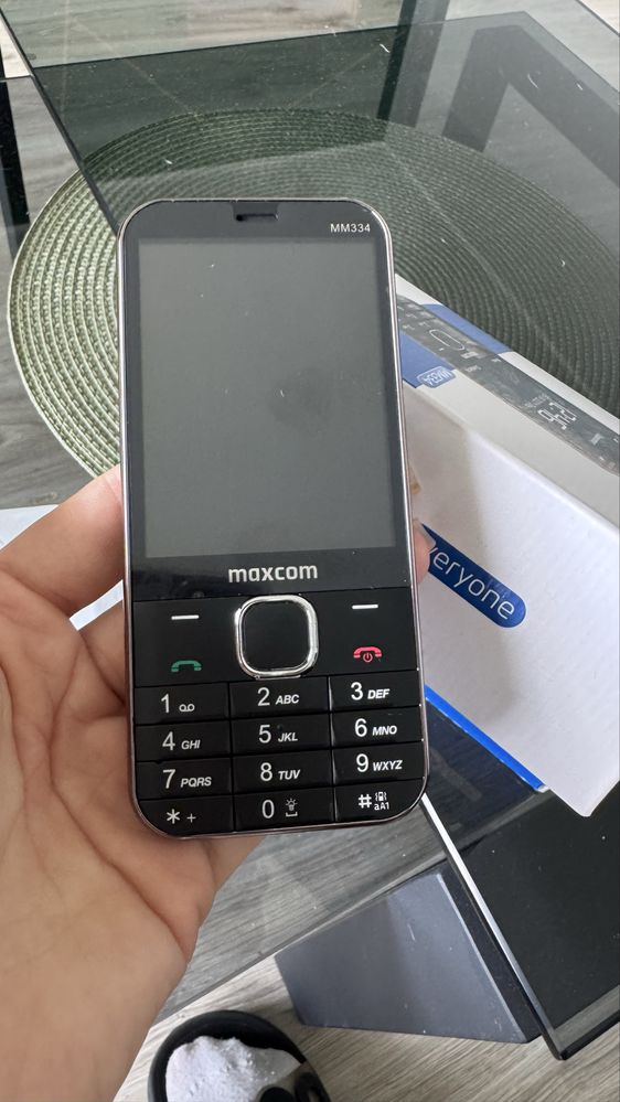 Telefon komórkowy maxcom