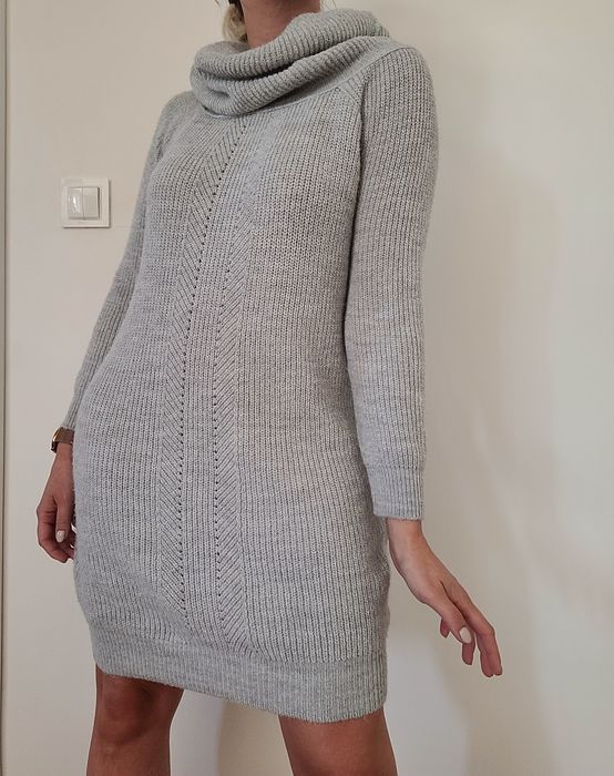 Szara sweterkowa sukienka z golfem długi sweter Miss Selfridge