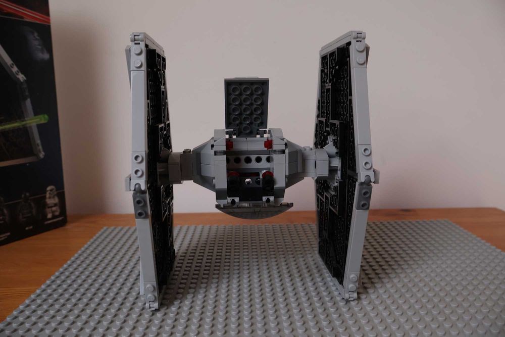 LEGO Star Wars 75300 Imperialny myśliwiec TIE