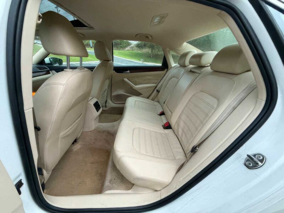 Volkswagen Passat SEL Premium      2013