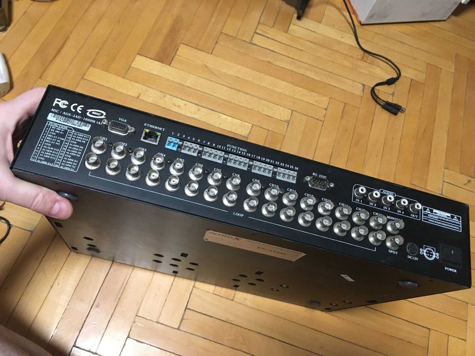 Kompletny system wizyjny (monitorujący z 4 kamerami)