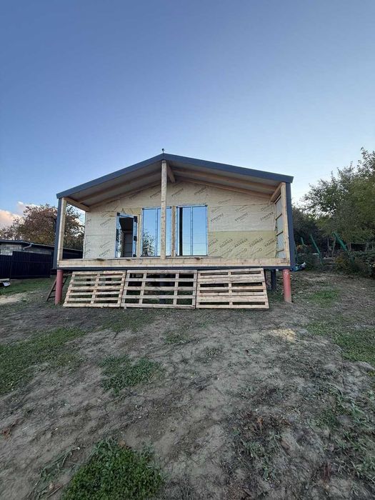 Продається новозбудований каркасний будинок на вул. Каховській