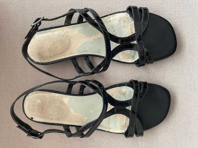 Sandały czarne lakierowane Clarks 37