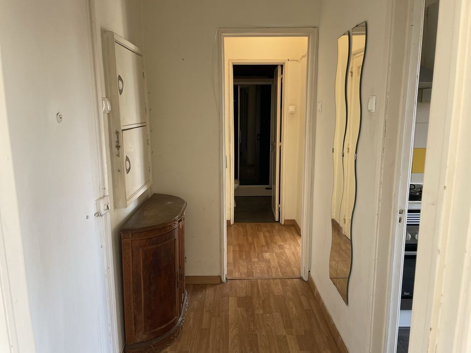 Vendo apartamento T1 no Centro de Camarate Reservado