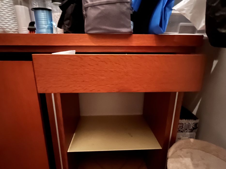 Movel multiusos  em cor cerejeira