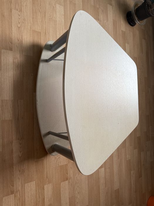 Stolik pod telewizor
