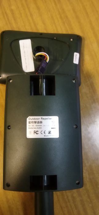 Вуличний ультразвуковий відлякувач гризунів із сонячною панеллю