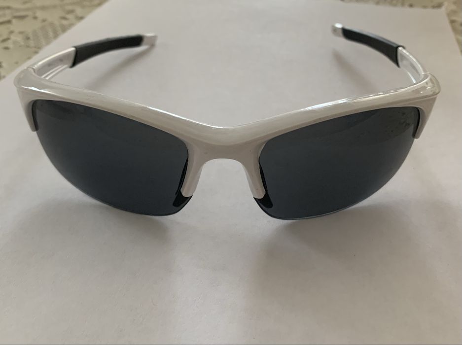 спортивні wrap‑окуляри, щільно прилягають, з гумовими вставками