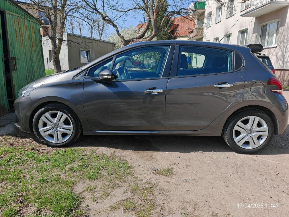 Peugeot 208 1,2 benzyna