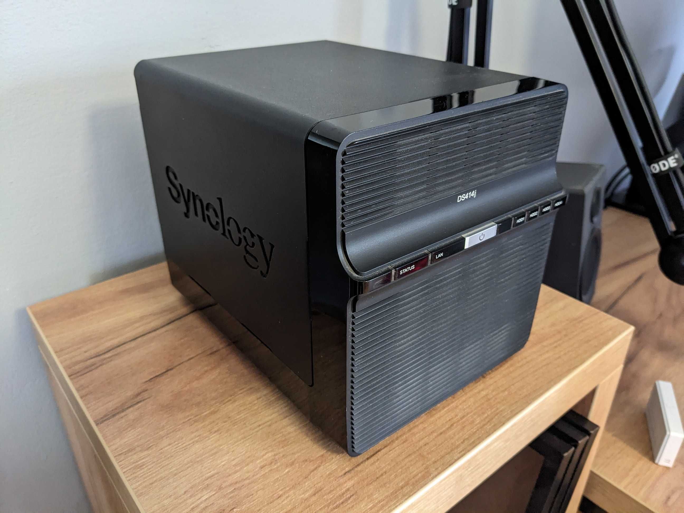 NAS сервер Synology DS414j