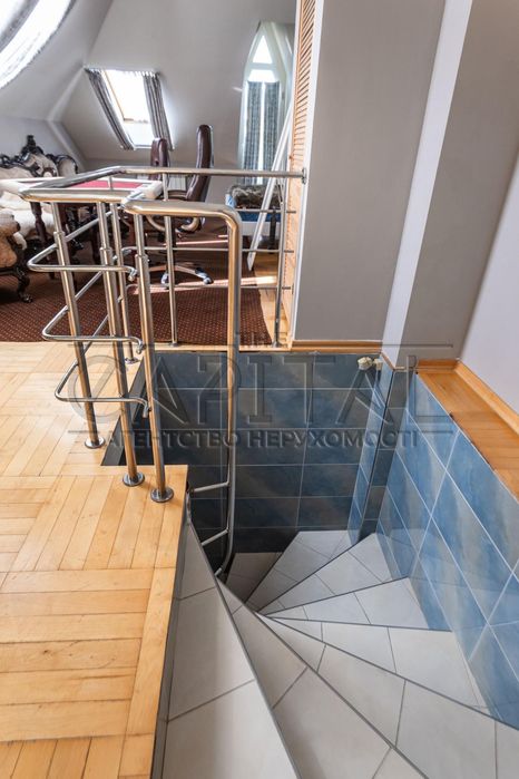 Оренда будинку біля Оболоні 450м2 120 соток у мальовничій лісовій зоні