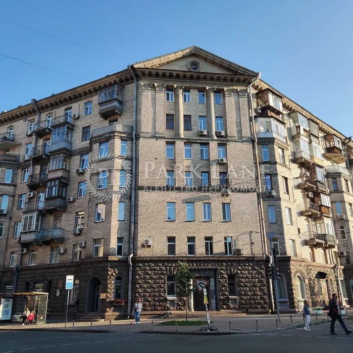 Продаж 2к сталінка з ліфтом вул Грушевського 34/1 Липки Центр