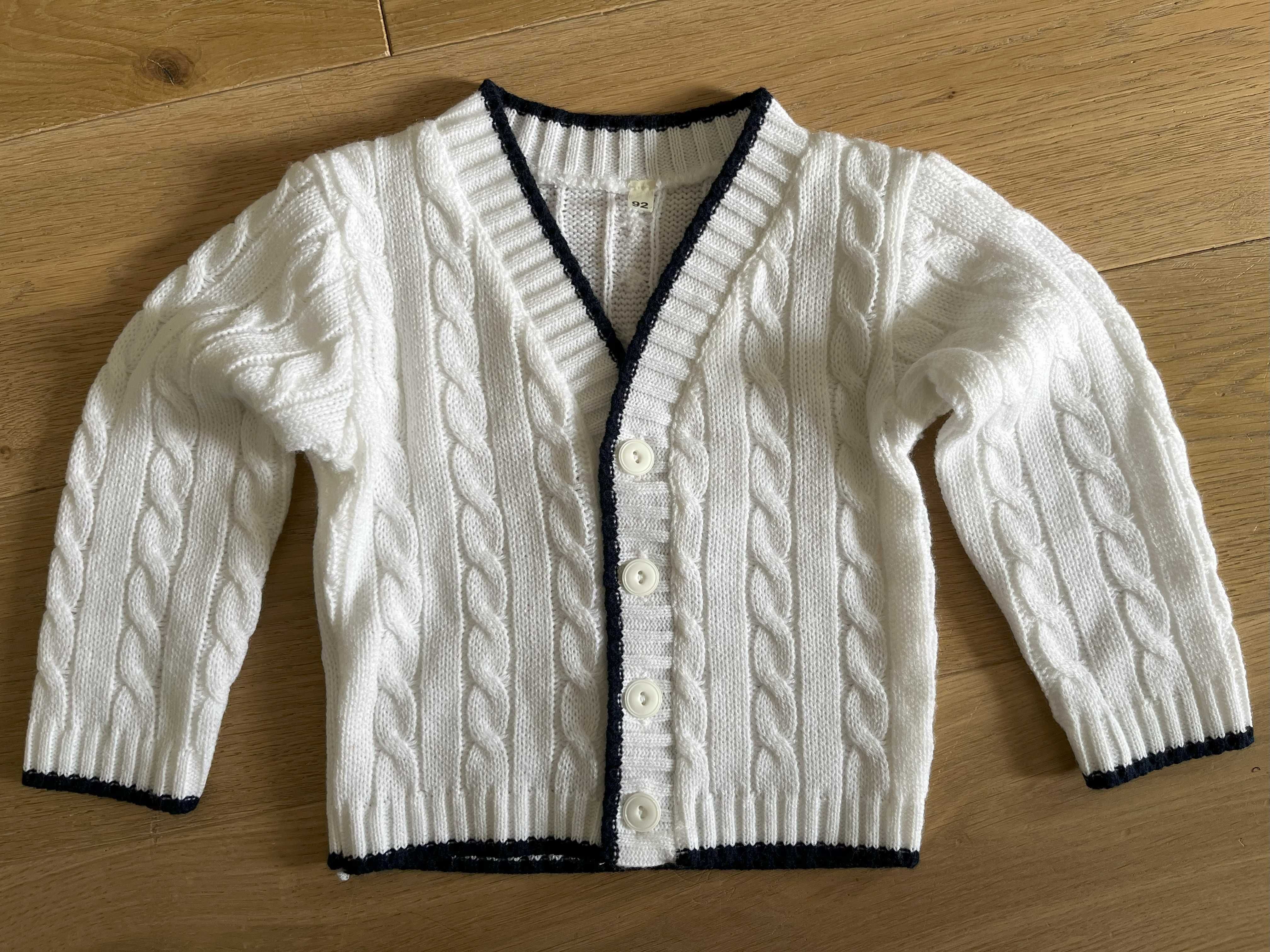 biały elegancki sweter dla chłopca