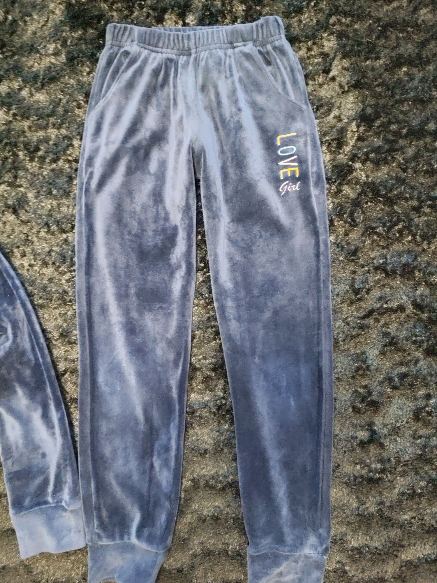 Śliczny dres bluza i spodnie w r. 140 super jakości welur