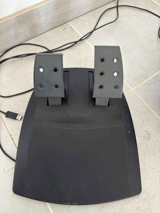 Vendo volante pedais e comando ps4