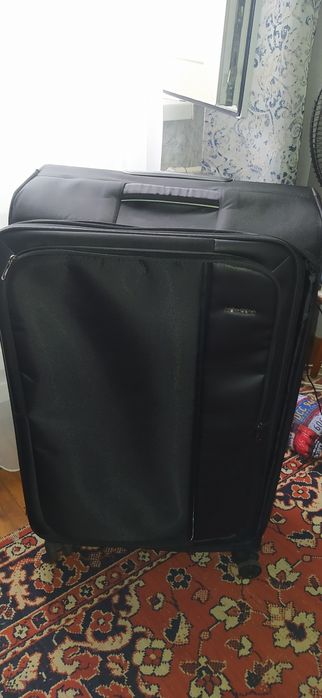 Продам 75*50 в отличном состоянии чемодан .чехол в подарок