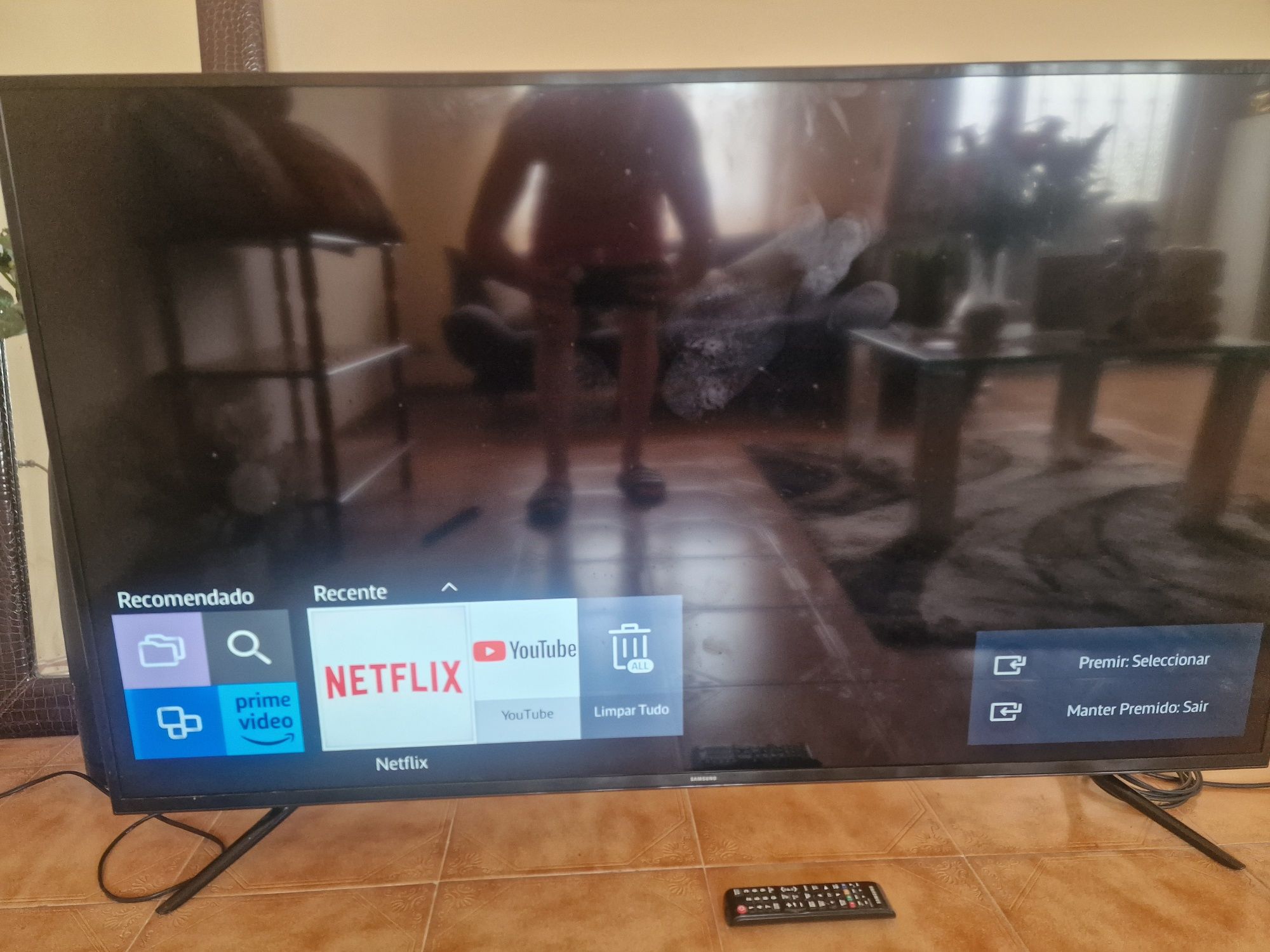 Tv smart Samsung ecrã com 1.36cm por 78cm
