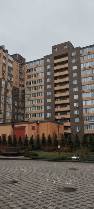 Двір закритого типу.