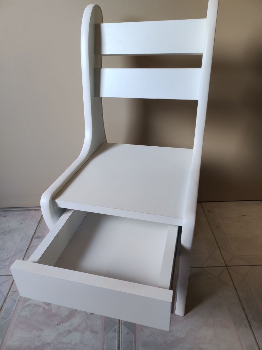 Krzesełka dla dzieci z szufladą