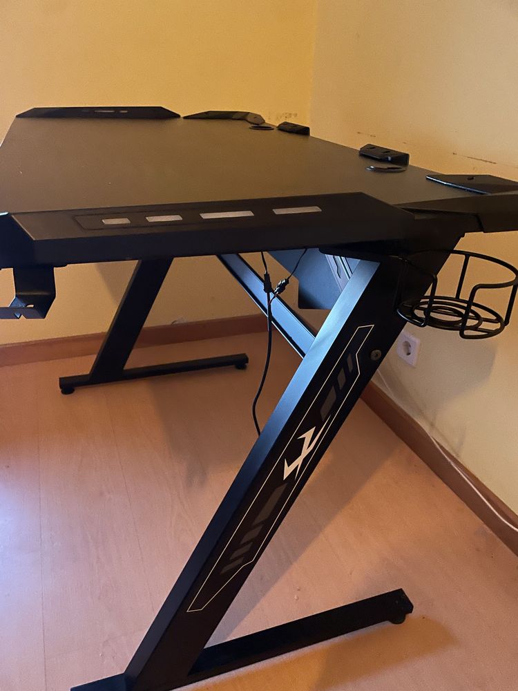 Mesa gaming com leds haldum