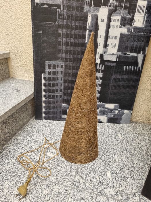 Cone dourado natal