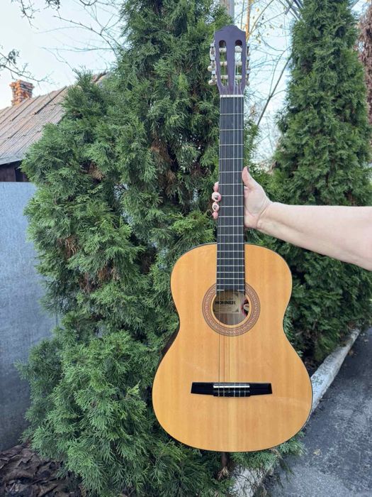 Класична гітара в гарному стані Hohner hc-06 з чохлом нейлонові струни