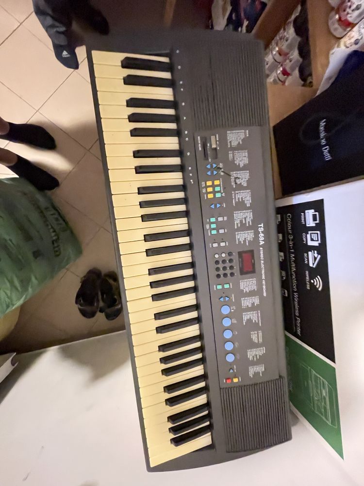 Keyboard Thompsonic TS-68A
