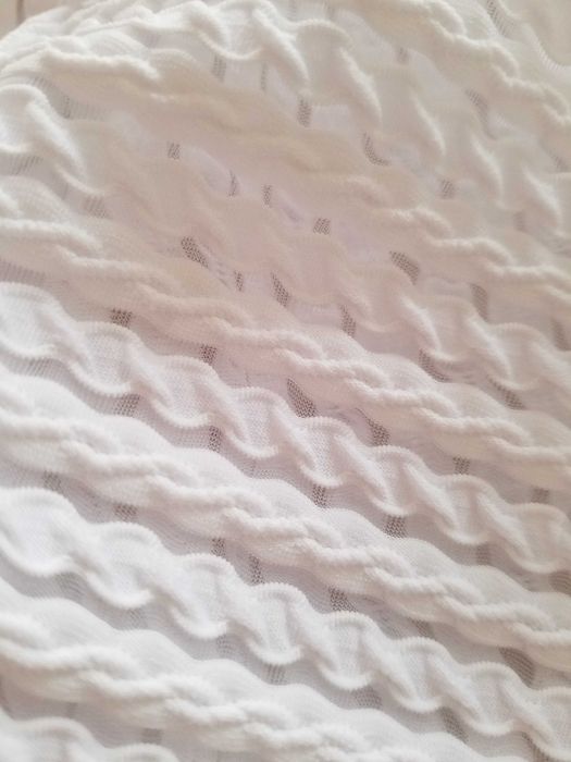 Sprzedam białą dziewczęcą bluzkę