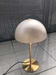 Stylowa, beżowa lampa