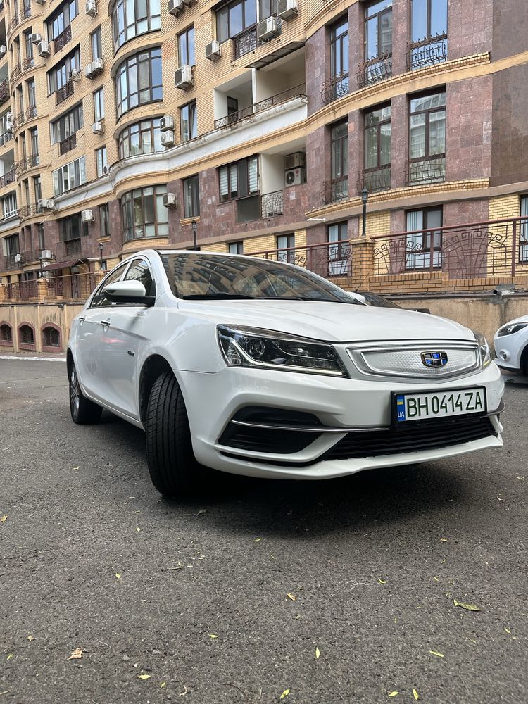 Geely Emgrand EV450