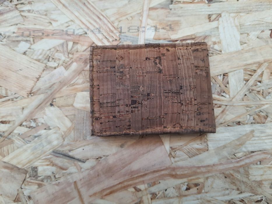 2 carteiras em cortiça