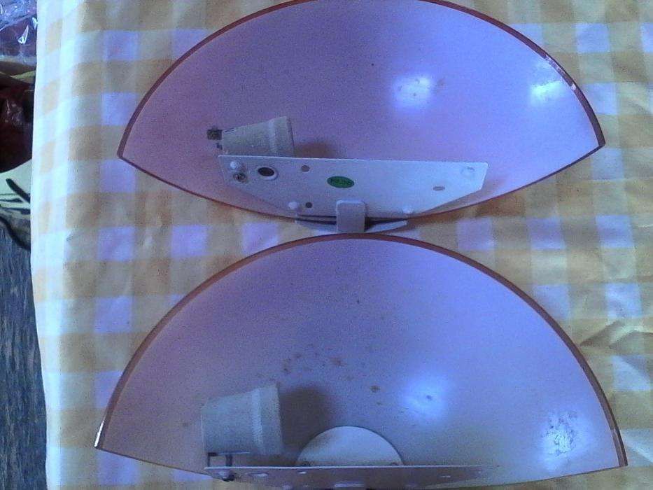 Candeeiros de parede antigos meia lua