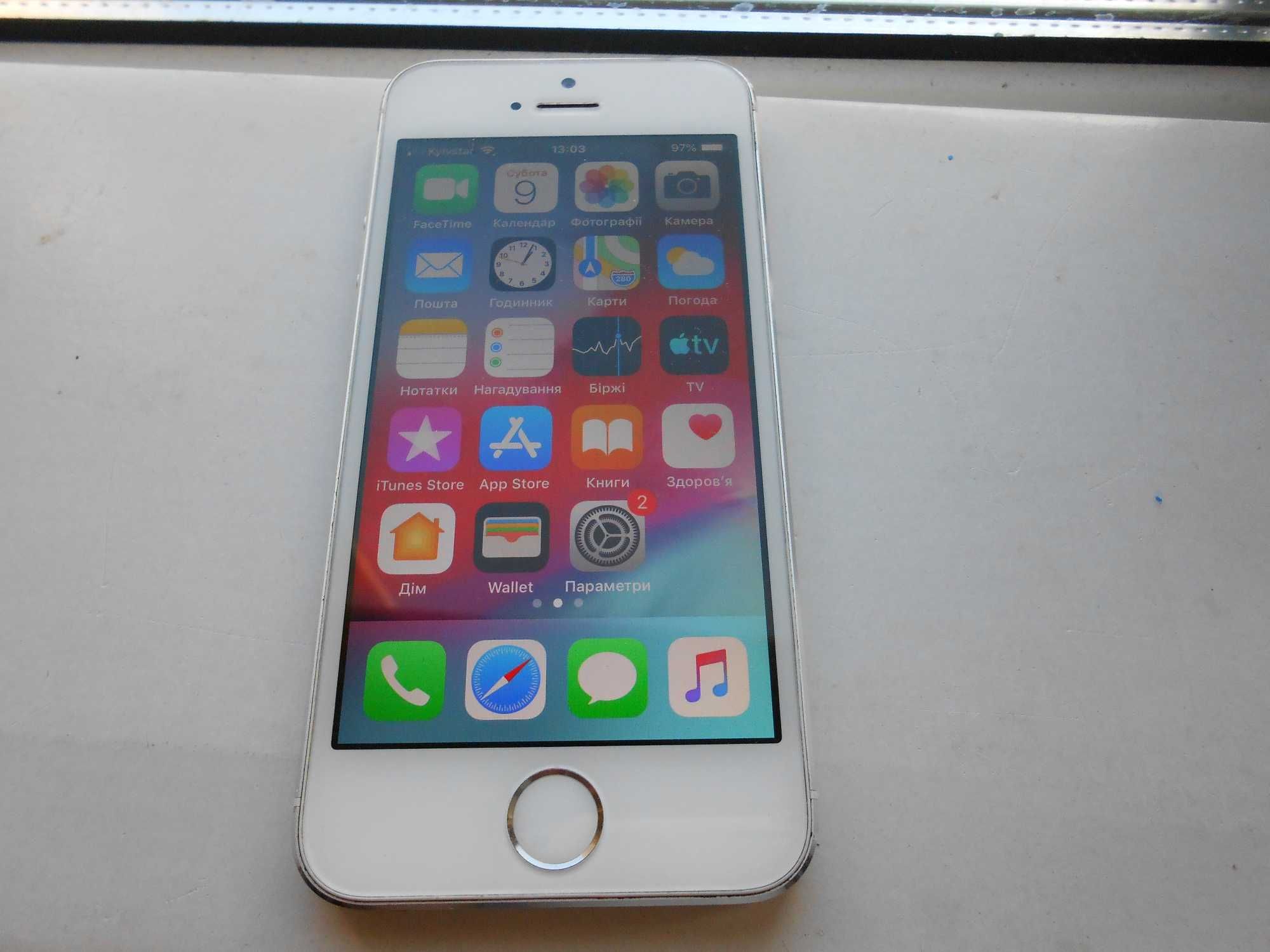 Смартфон Apple iPhone 5S 16 ГБ