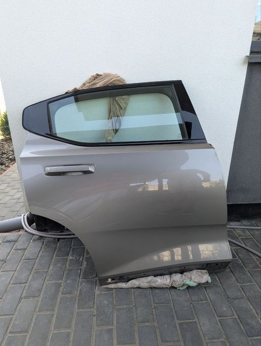 Двері полестар 2 polestar 2