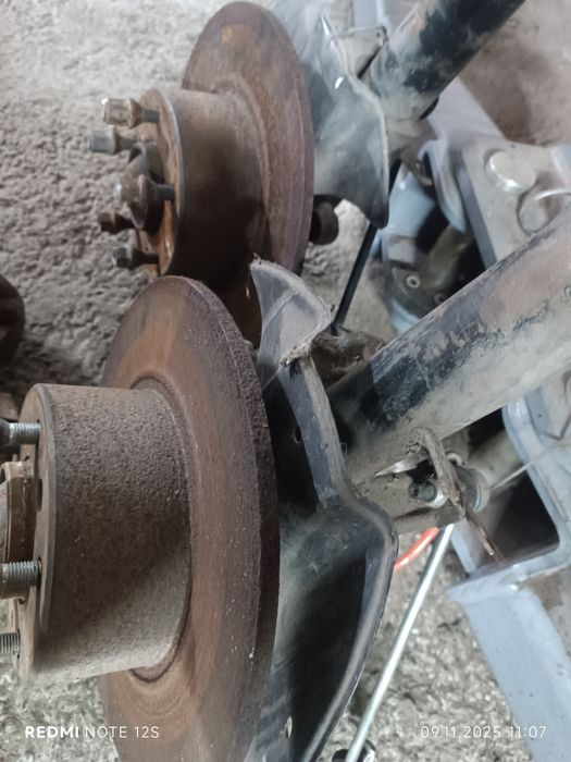 Стойки передні BMW E34 ричаги суппорт диски бмв е34 амортизатори цапфа