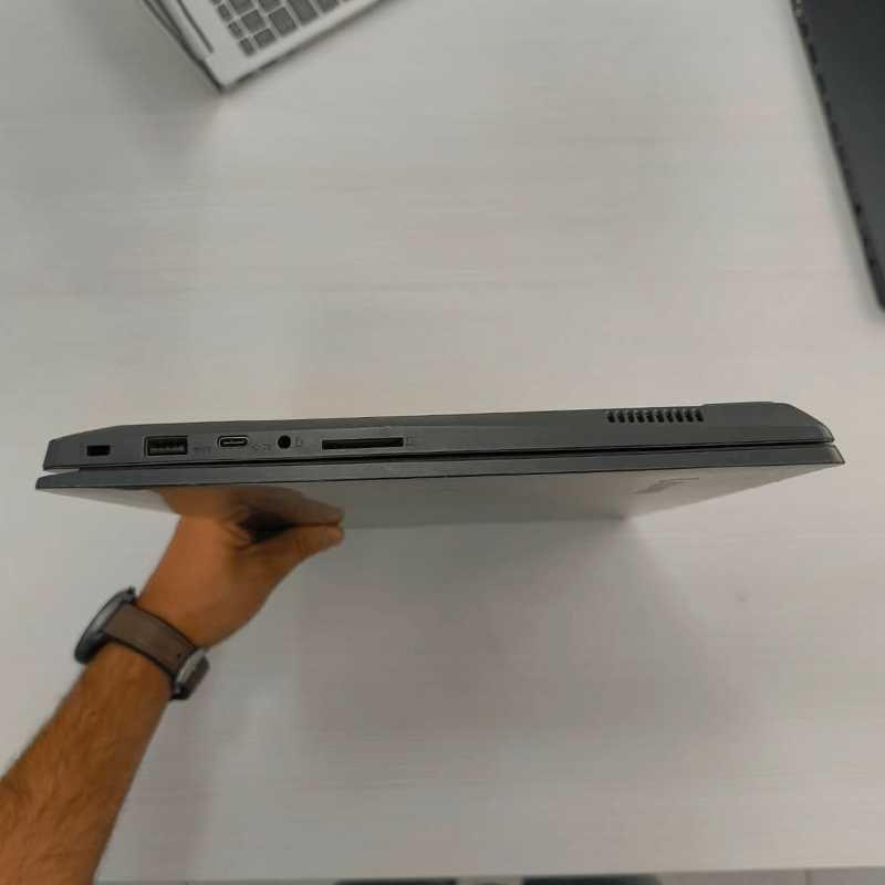 Portátil Lenovo V330 i5 8GB DDR4 256GB SSD - 14" FHD - Recondicionado