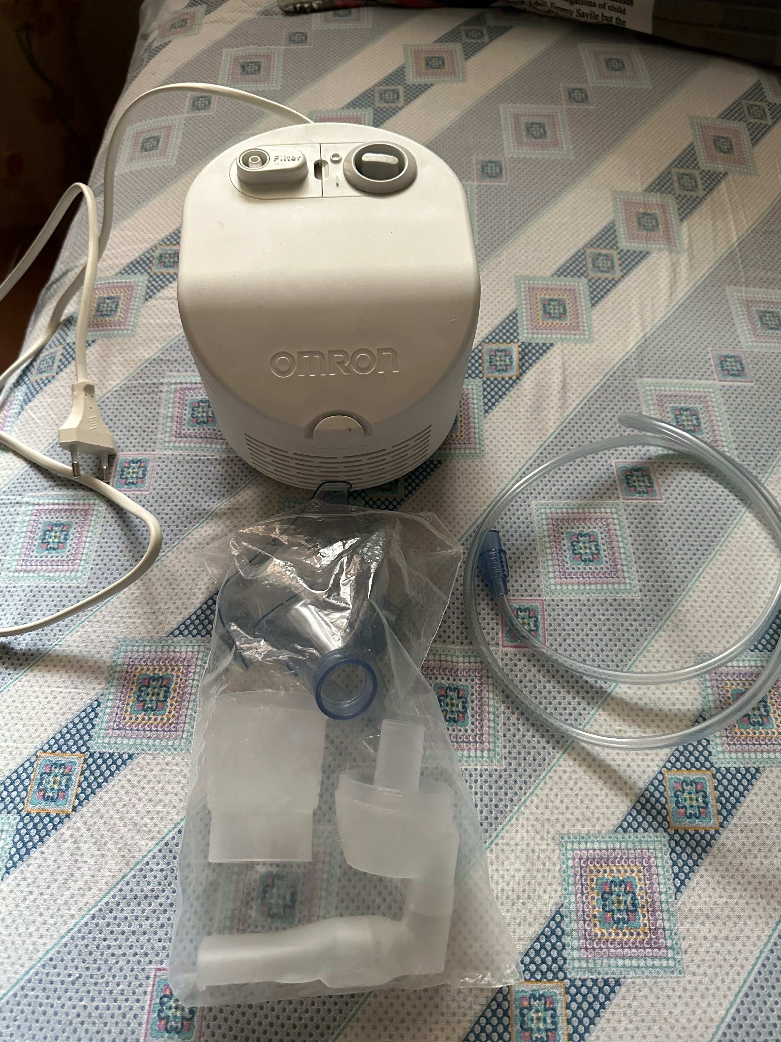 Ингалятор небулайзер Б/У Omron C101 essential.