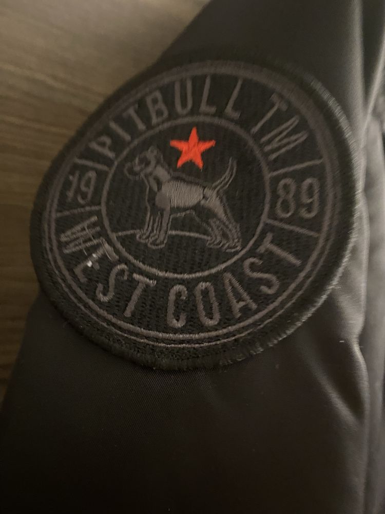 Kurtka Pit Bull.