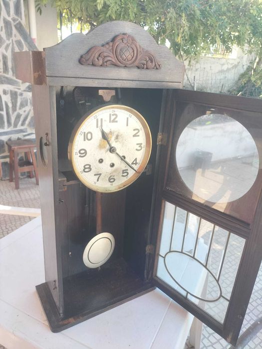 Relógio de parede antigo FMS mecânico com pêndulo – a funcionar