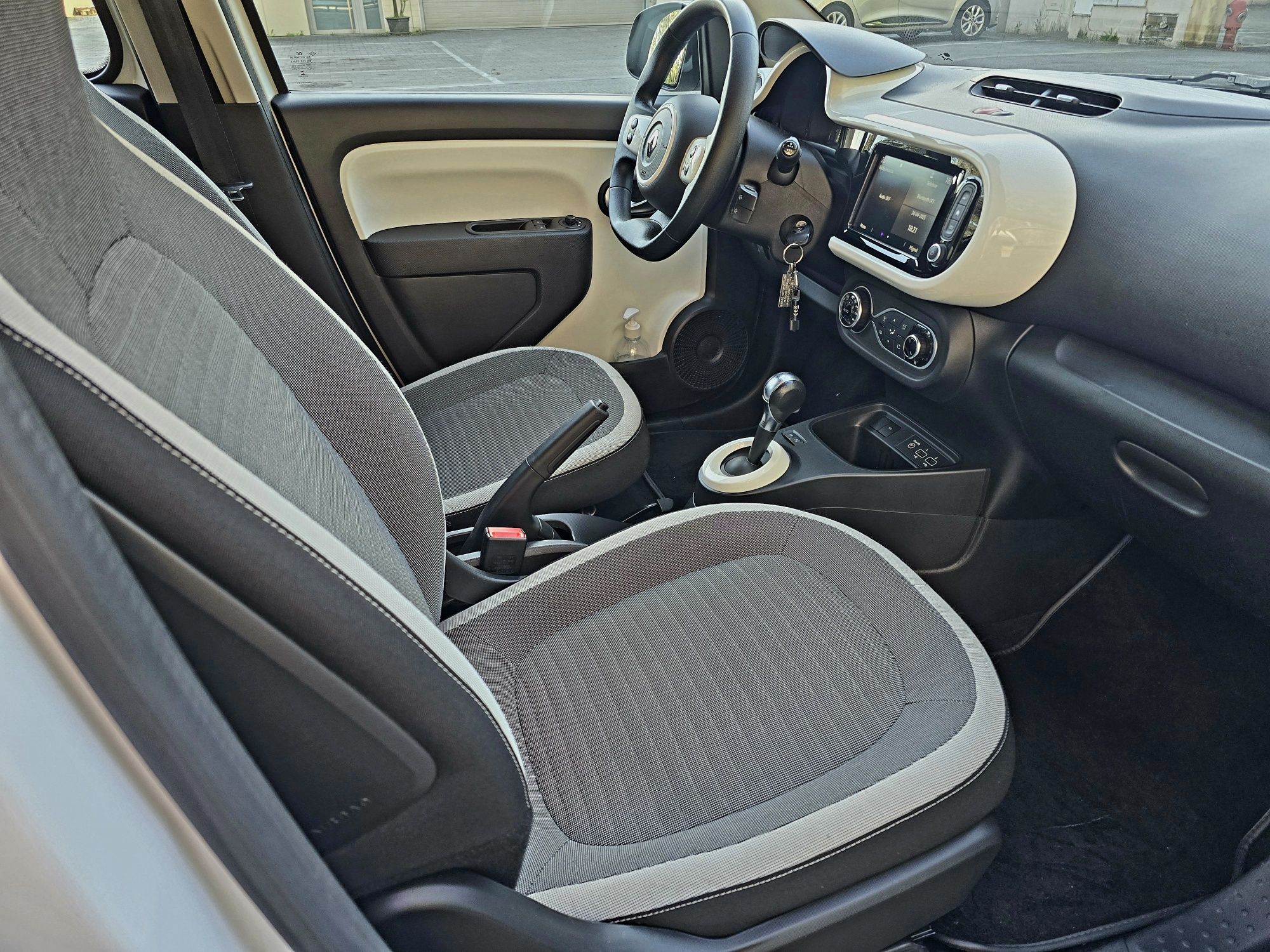Twingo eletrico 200kms 22kw carplay