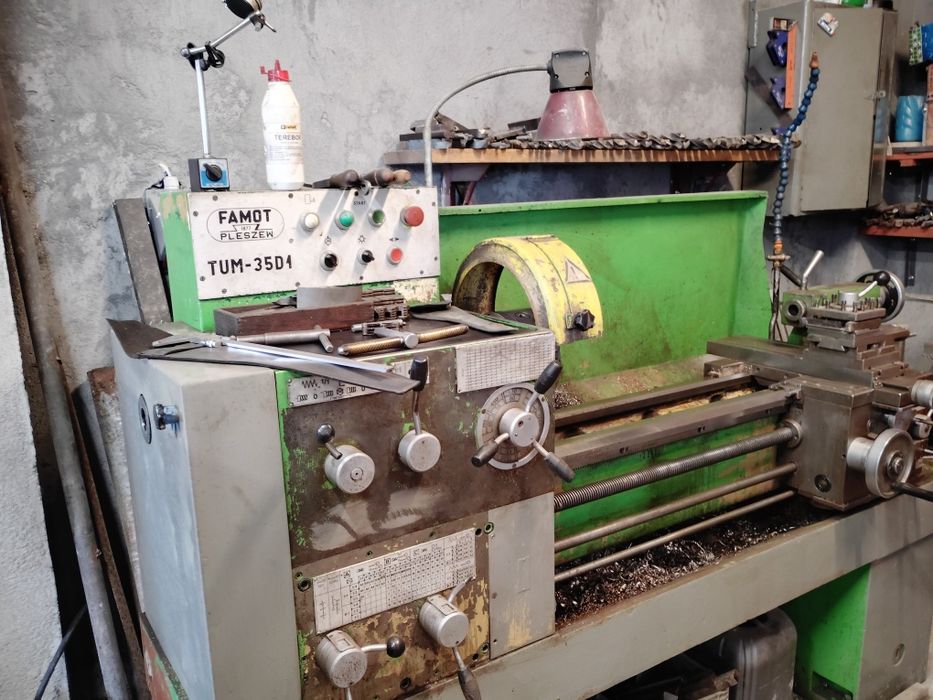 Tokarka uniwersalna TUM 35D1