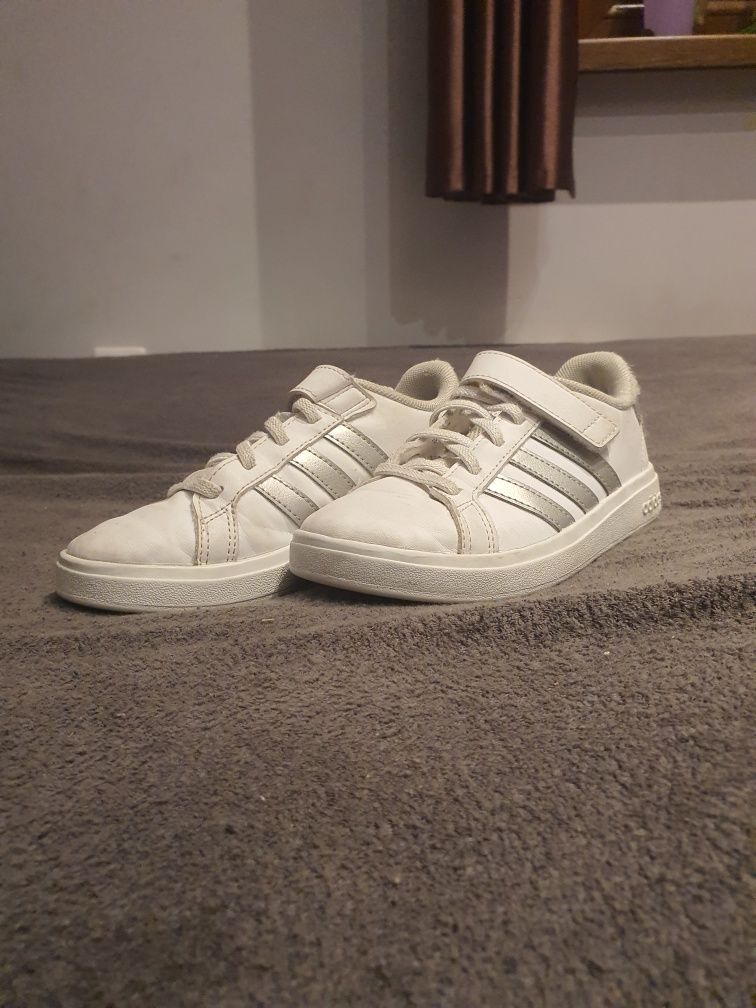 Buty Adidas dziecięce w rozmiarze 31 odbiór osobisty
