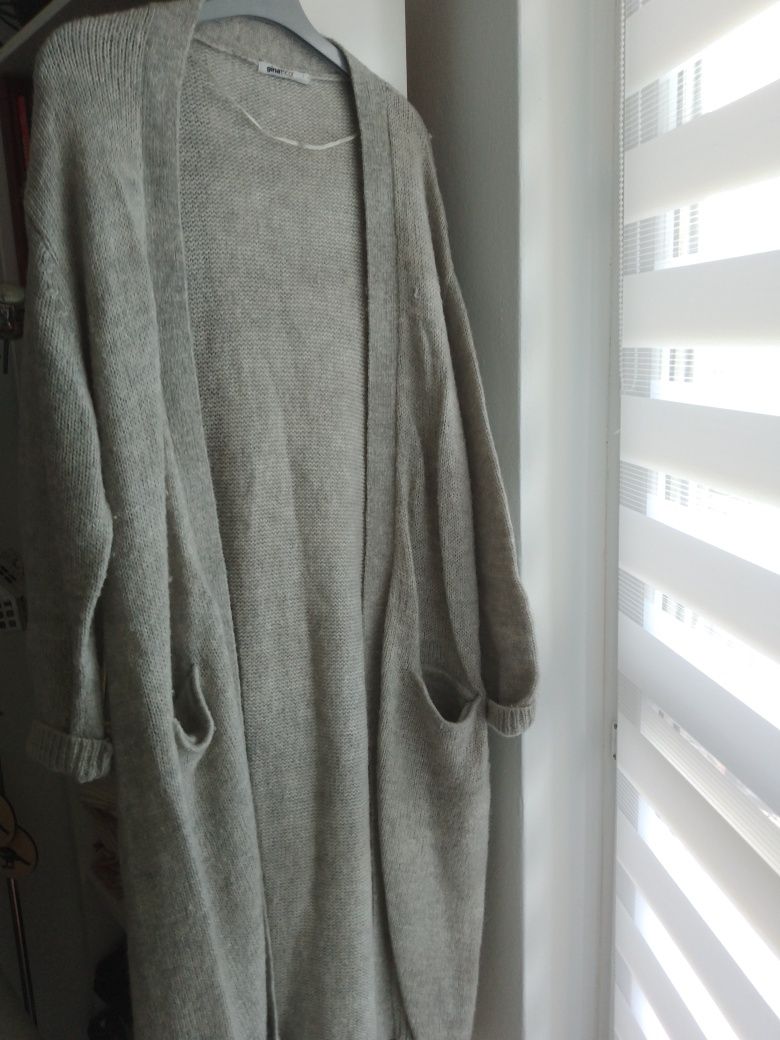 Sweterek długi z kieszonkami z dzianiny mięciutki na 170 ,180 wzrostu