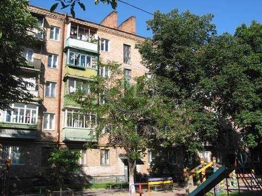 Продам квартиру на КПІ, 1й поверх, метро - 3мин.пішки